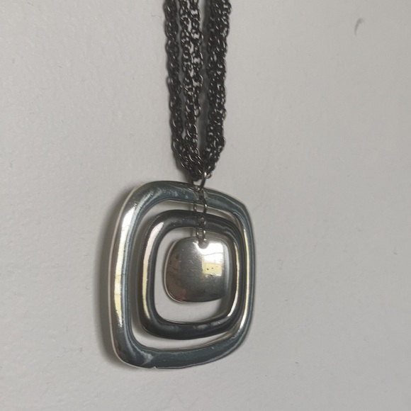 Mixed metals necklace with square pendants - Picture 3 of 7